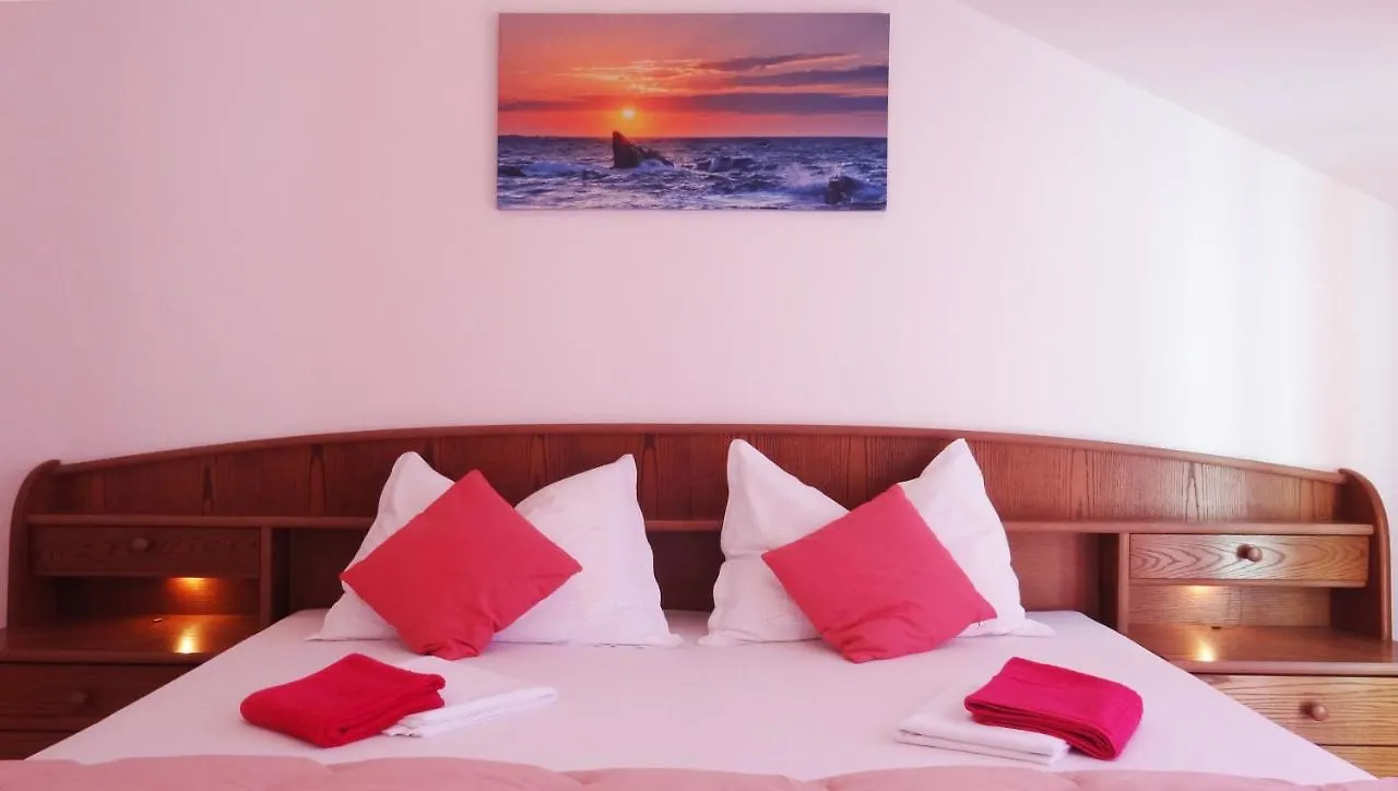 Cute Apartments Near The Sea Slatine Croatia