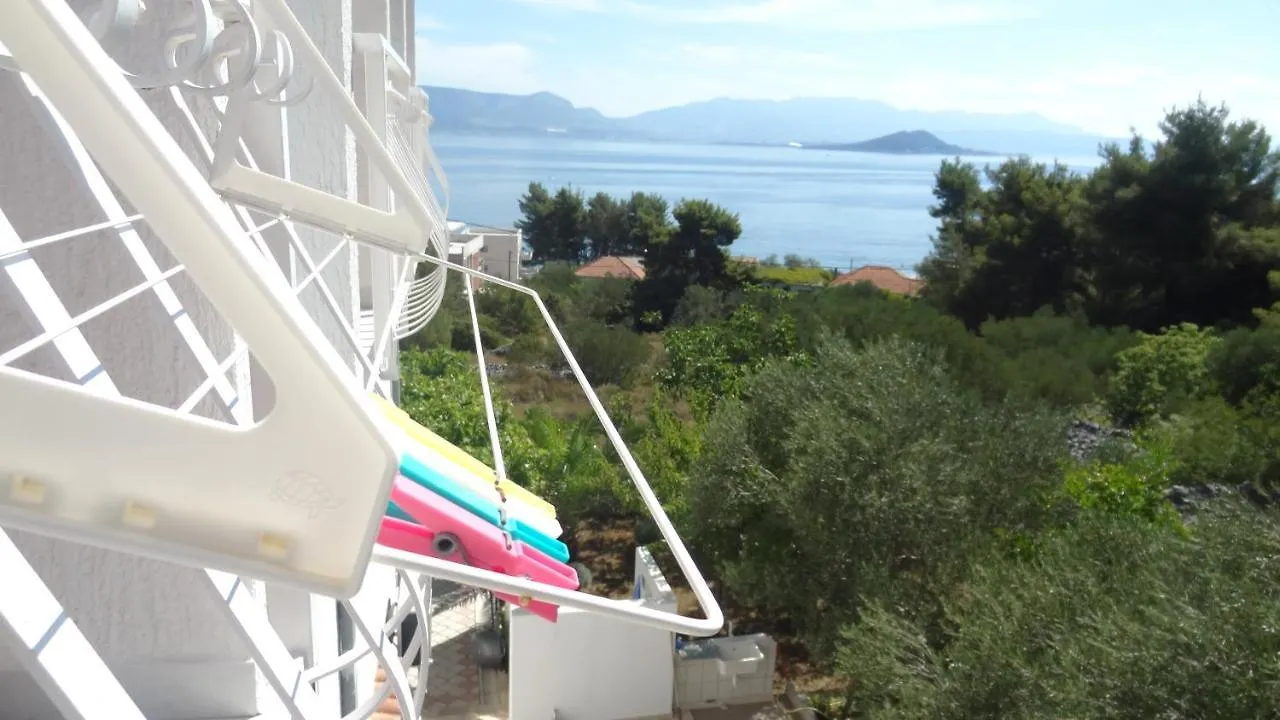 Cute Apartments Near The Sea Slatine