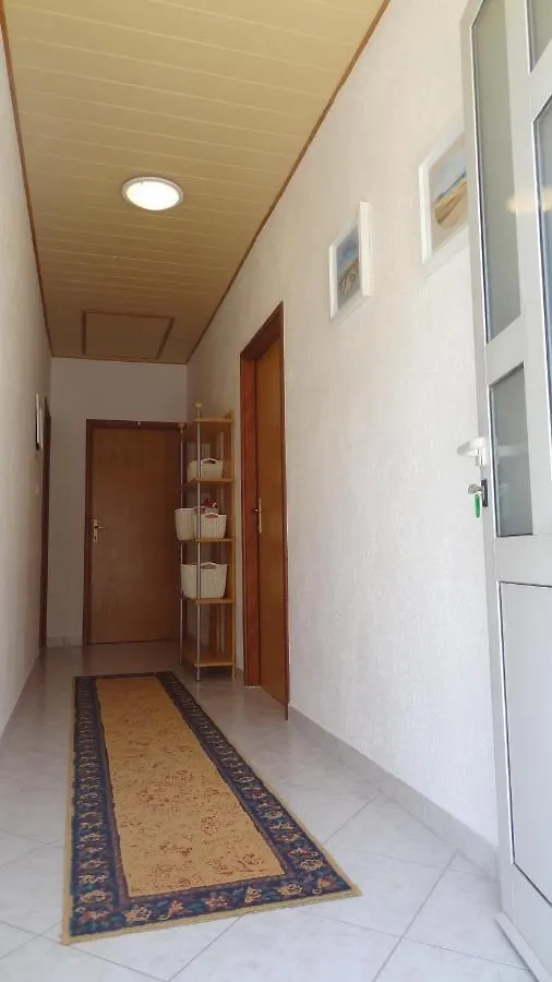 Cute Apartments Near The Sea Slatine