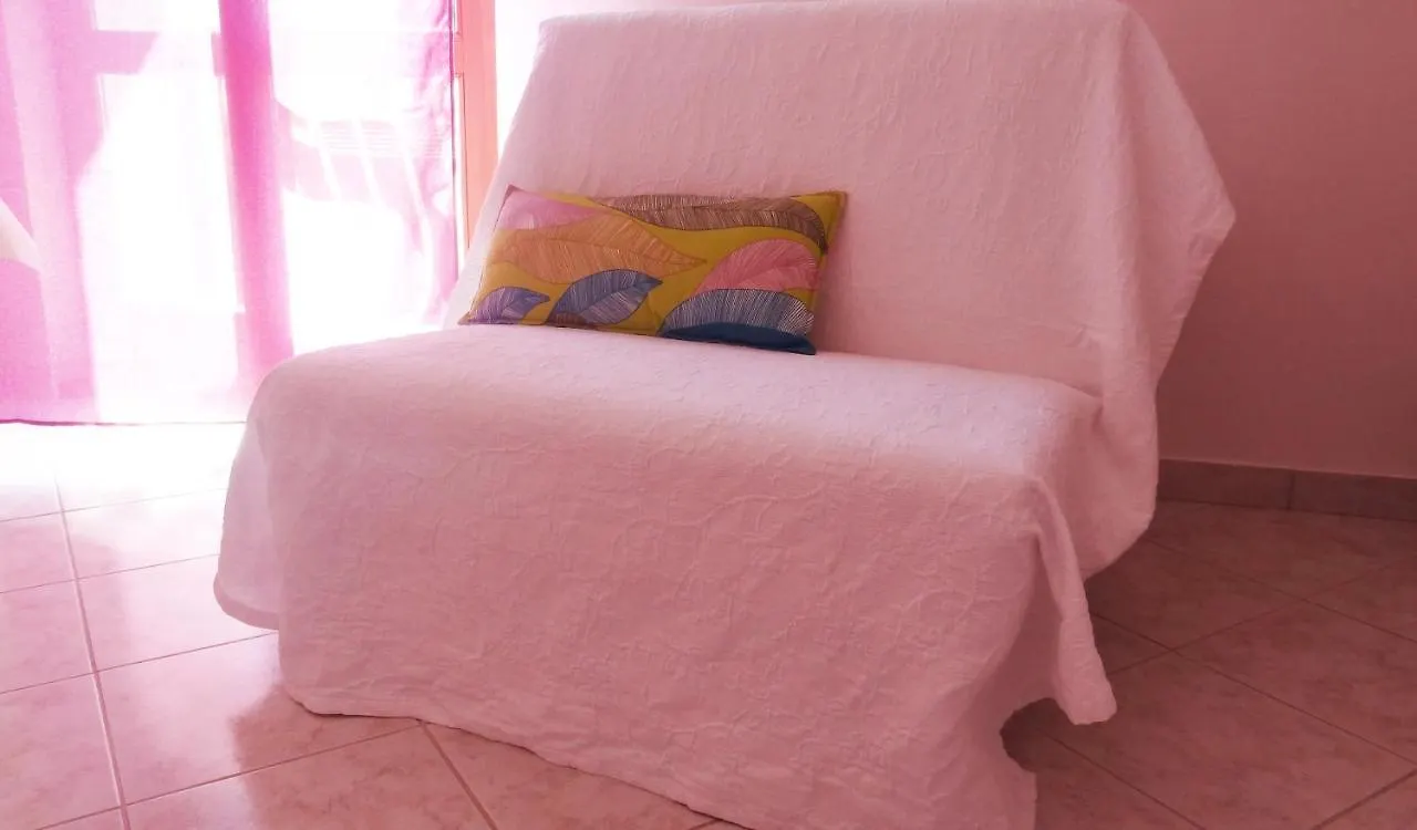 Cute Apartments Near The Sea Slatine Croatia