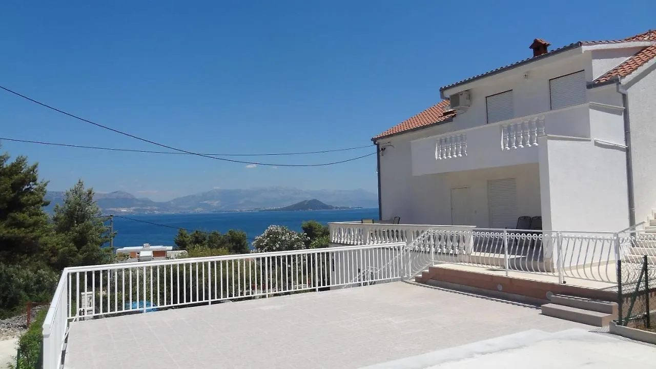 Cute Apartments Near The Sea Slatine
