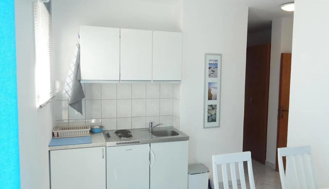 Cute Apartments Near The Sea Slatine