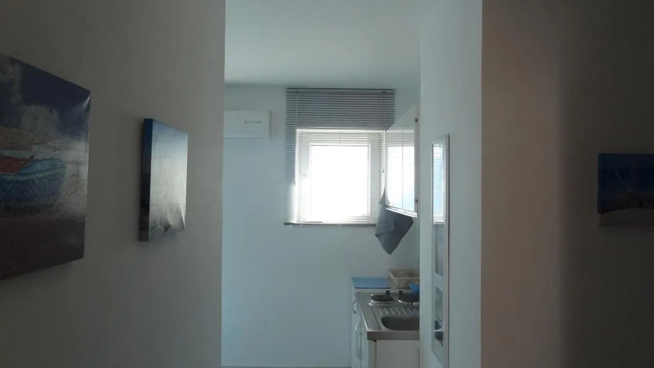 Cute Apartments Near The Sea Slatine