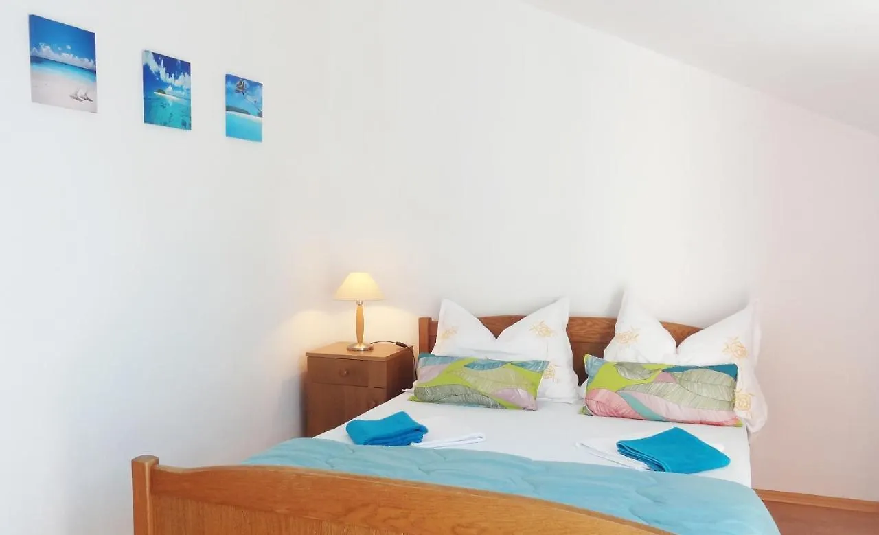 Cute Apartments Near The Sea Slatine