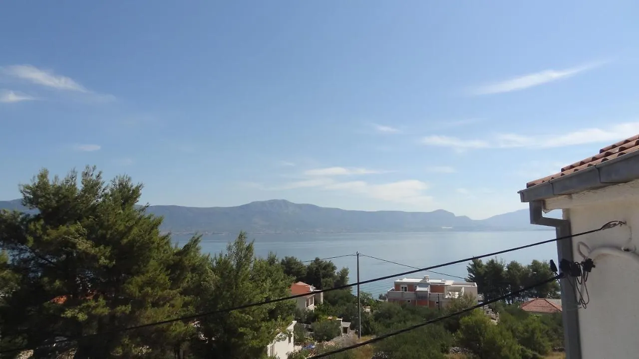 Cute Apartments Near The Sea Slatine