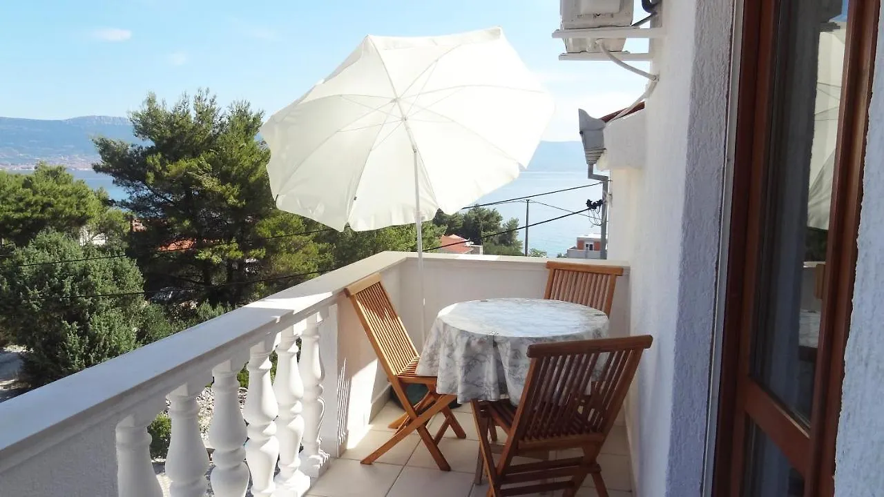 Cute Apartments Near The Sea Slatine