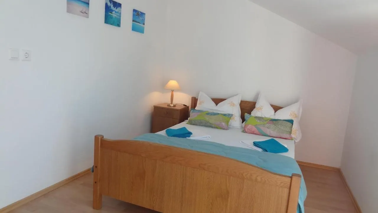 Cute Apartments Near The Sea Slatine
