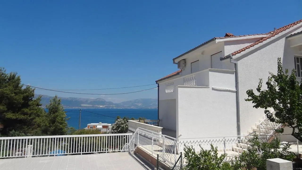 Cute Apartments Near The Sea Slatine Croatia