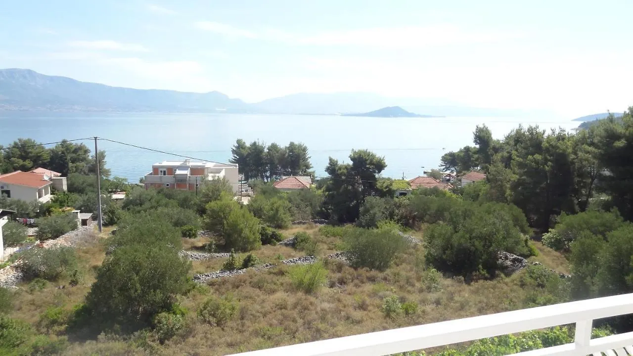 Cute Apartments Near The Sea Slatine