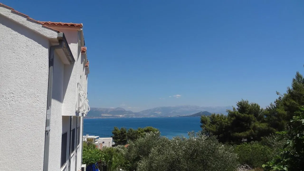 Cute Apartments Near The Sea Slatine